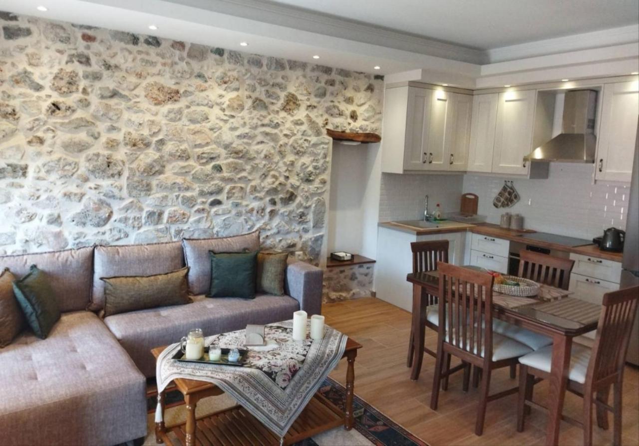 Vila Tsolakis Luxury House Leonídion Exteriér fotografie